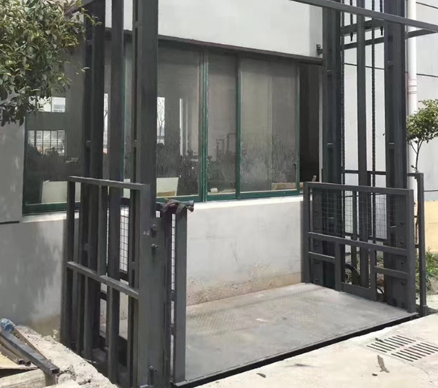 曲靖导轨式施工升降机助力民生工程提速增效